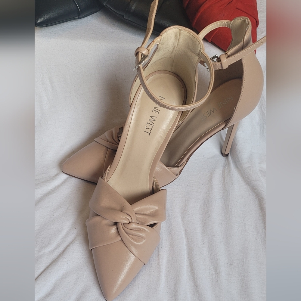 Nine West Nude Bow Heels